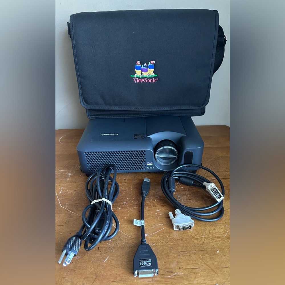 Viewsonic PJ658 3LCD XGA 2500 ANSI Lumens Portable Desktop Projector